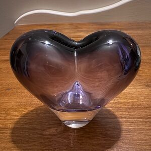 21. Vintage Heart-Shaped Art Glass Bud Vase